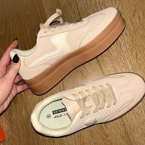 Stylish Cream Sneakers with Tan Soles
